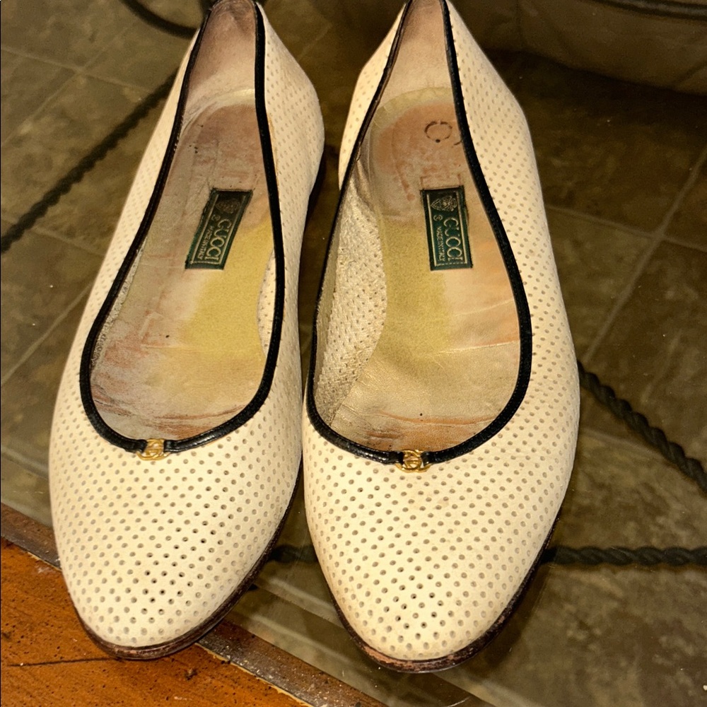 Vintage Gucci Women's Beige Perforated Loafers with Black Trim